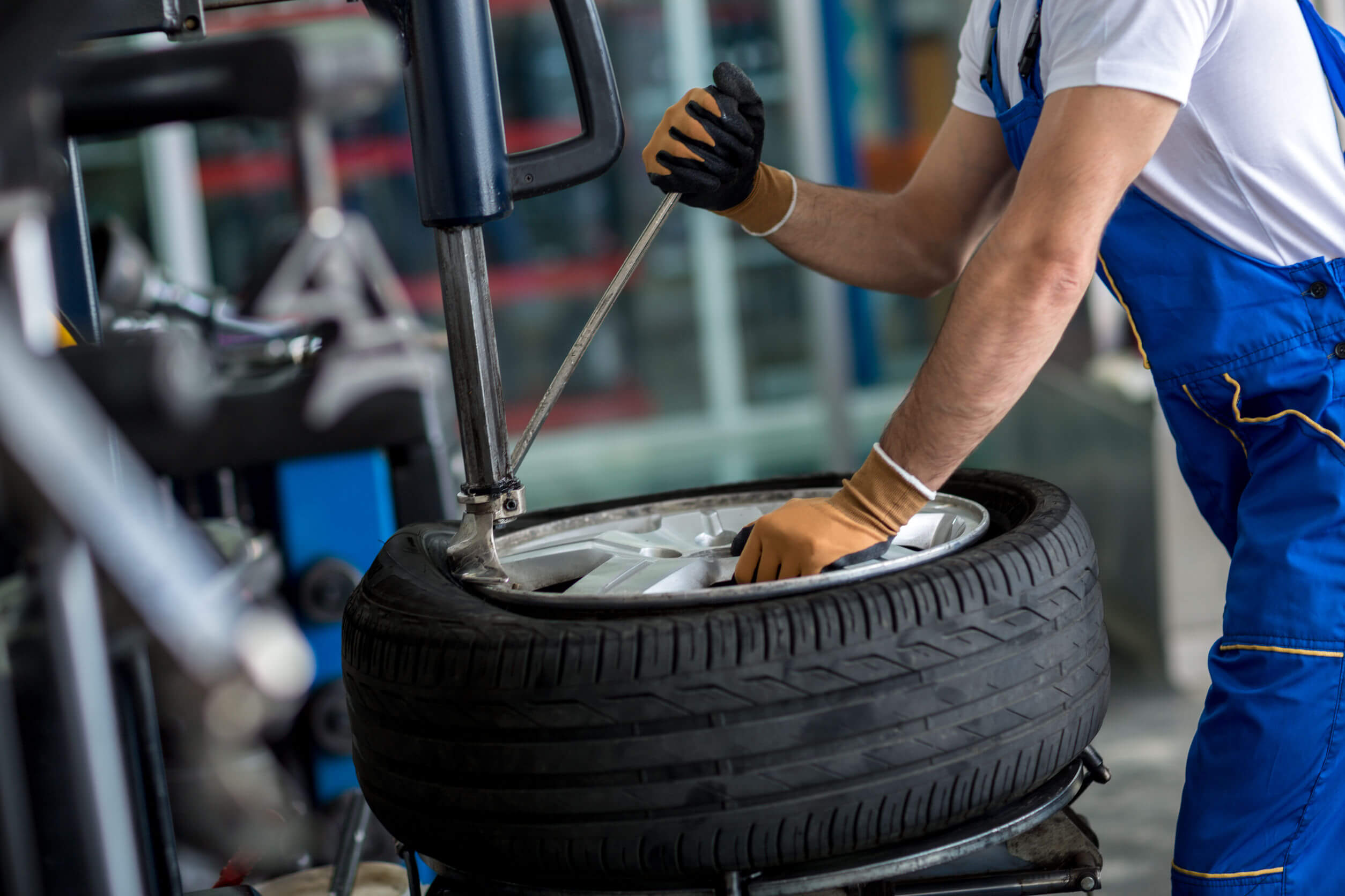 Tire center Altamonte Springs at Ruben’s Tires offering professional tire installation, balancing, and alignment for all vehicle types. 